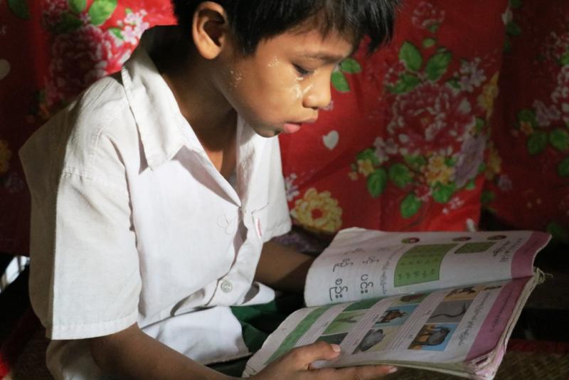 Yin Yin' son, 9 years old, is studying at home 